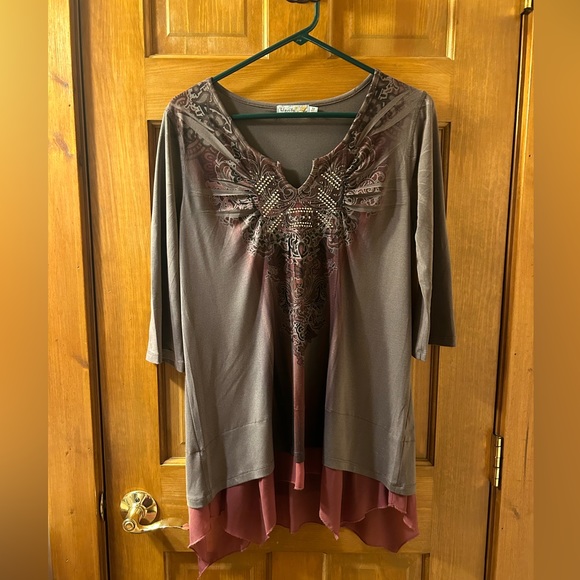 Unity World Wear Top - Picture 2 of 4